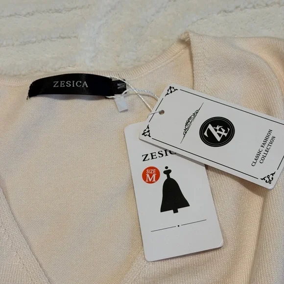 Elegant Cream-Colored Wrap Dress - Picture 4 of 5